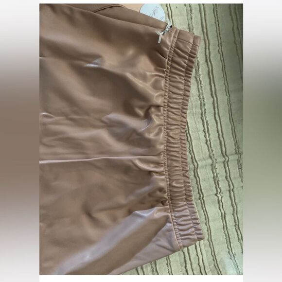 Blashe shorts faux leather nude elastic waist New - Picture 7 of 10